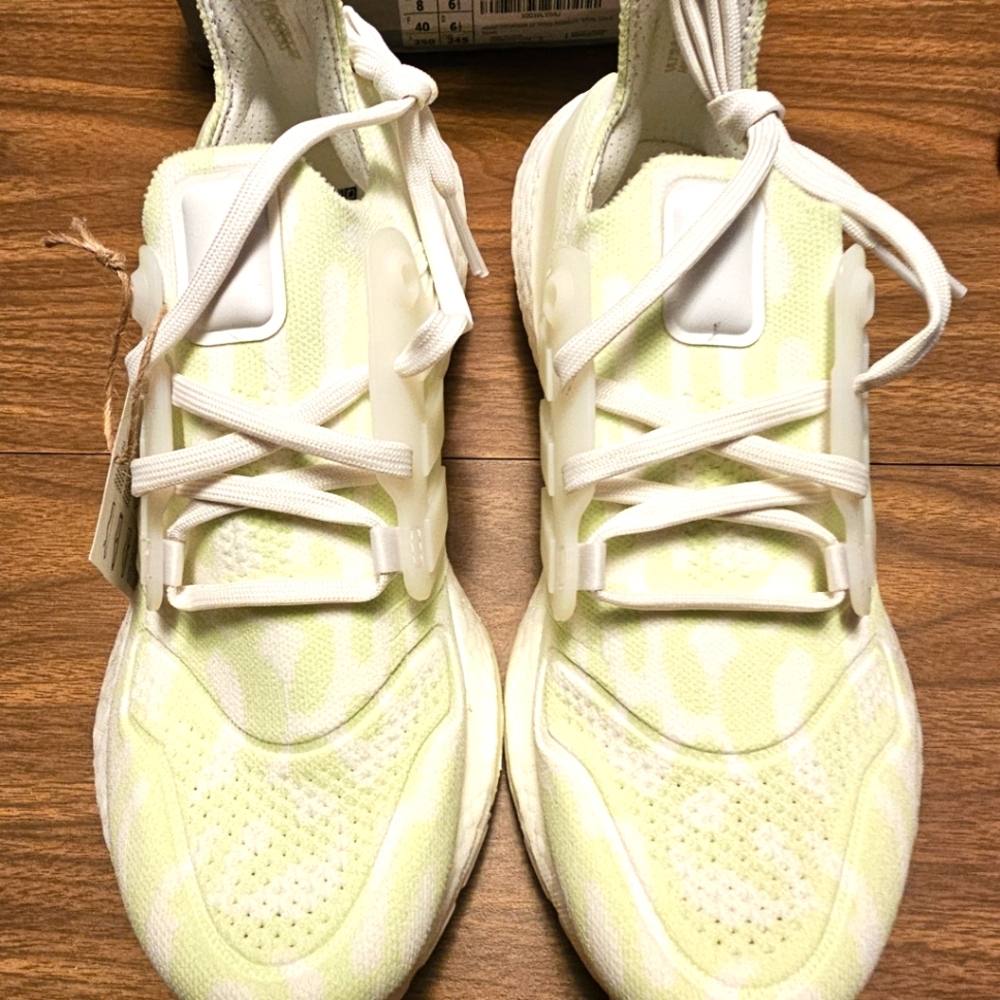 Adidas Ultraboost 22 W 8,  in White and Neon Lime